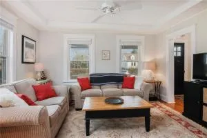 The Mystic Charmer ,formerly The Charmer - 斯托宁顿