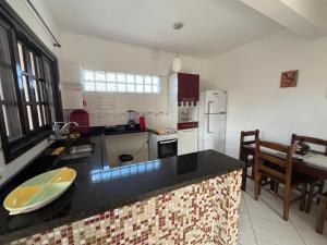 Apto bem equipado, com 2 quartos acomoda até 6 pessoas confortavelmente