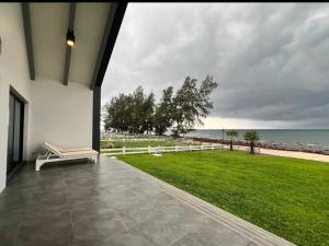 Rainy House By Serenity Sea House