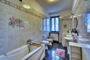 Urban House - un angolo di relax con terrazza in Lombardia