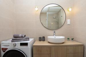 Platán Experience Apartman with lakeview