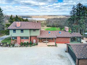 Luxury 15-Acre Fox Lake Retreat