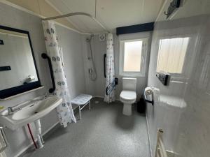 Fantasy Island Resort - The Pearl F10, with Hot Tub - Coastal Caravan Breaks