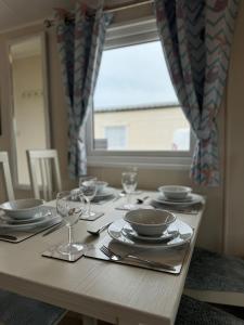 Fantasy Island Resort - The Pearl, with Hot Tub - Coastal Caravan Breaks