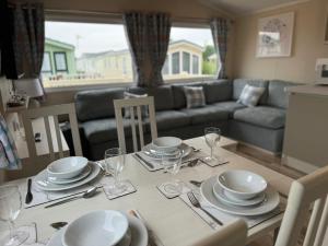 Fantasy Island Resort - The Pearl, with Hot Tub - Coastal Caravan Breaks