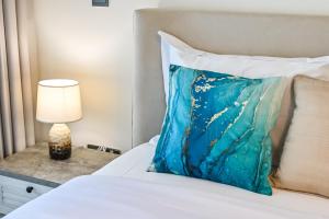 Cozy Studio with Balcony in Azizi Riviera and 10 Mins to Burj Khalifa