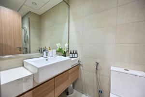Cozy Studio with Balcony in Azizi Riviera and 10 Mins to Burj Khalifa
