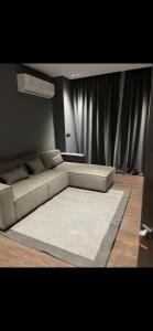 1BR, AC, Shower, self-entry naz studio