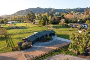 NEW - Farm House Near Town! - Te Puia