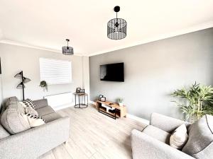 Comfy 2 Bed Home - Port Talbot - 10 Min Walk From Beach