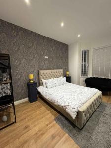 London-themed stylish apartment , near City Centre