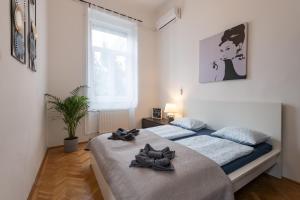 Walnut Tree Apartment