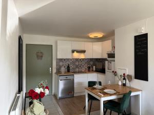 Suite Eden Spa, Apparthôtel bien être , Patio de standing barbecue - TV XL CinéSport, Lit Q-Size, Wifi, P-Gratuit en Résidence