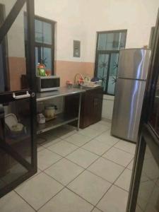 hostal 3tias importante se comparte la habitación con más huéspedes