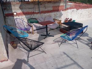 hostal 3tias importante se comparte la habitación con más huéspedes