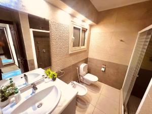 Hidden Gem Few Steps from the Airport