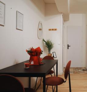 Château Rubis T2 hypercentre historique au pied du château