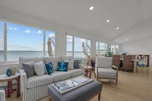 Luxury waterfront retreat - Warwick