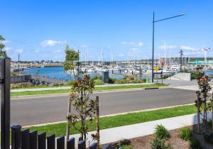 Harbourside Delight - Waterfront Oasis