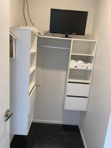 CozyNest4-private entrance and bath