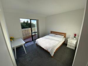 CozyNest4-private entrance and bath