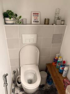 Room with Garden in Ottakringer with Shared Bathroom