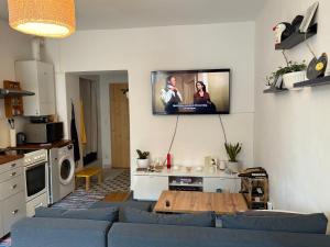 Room with Garden in Ottakringer with Shared Bathroom