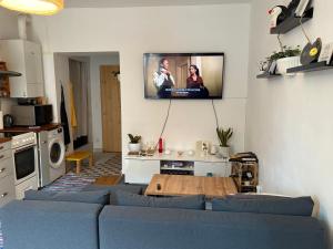 Room with Garden in Ottakringer with Shared Bathroom