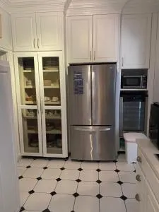 Beautiful Villa by the Beach - Stapleton Gardens