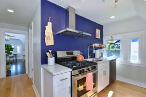 Jennifers Unique Loft Near Brown 2 Parking Spots