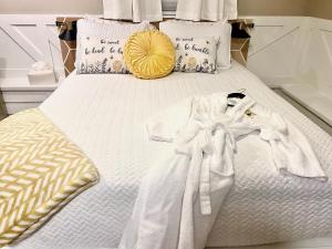 The Hive - Unique Themed Getaway