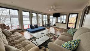 4 Bedroom 2 Bathroom Lake Heaven with 50ft lakefront on Honeoye lake