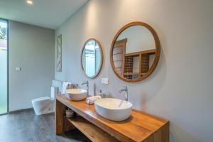 Xanadu - 5BR Ubud Designer Villa, Pool with Rice Fields Views