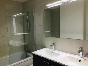 Appartements Grand studio jardin et piscine Coeur St-Martin : photos des chambres
