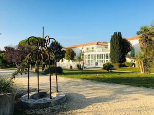 Appartements Grand studio jardin et piscine Coeur St-Martin : photos des chambres