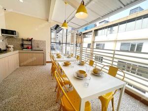 Premium Guest House Harmoni Jakarta pusat - Free Wifi & Smart tv Facility