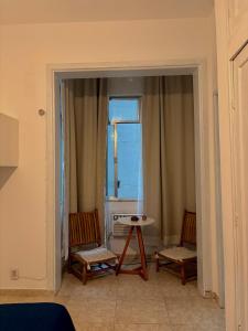 Apartamento NA PRAIA DE COPACABANA prox METRO cantagalo