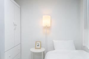 Hongdae Station 10-minute walk Yeonnam Stay