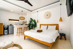 Charming 1-Bedroom Villa Sunflower with Private Pool in Canggu -Bali