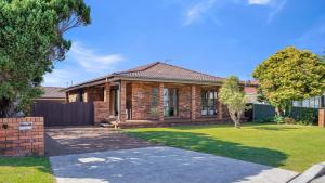 E Retreat by the Bay by HolidayCo