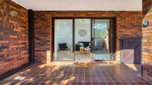 E Retreat by the Bay by HolidayCo