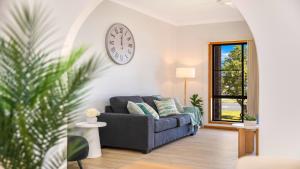 E Retreat by the Bay by HolidayCo