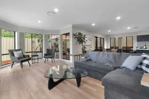 Large executive residence - Minmi