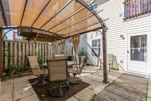 Family stay DC area -7 minutes to IAD with garage, backyard patio - 赫恩登