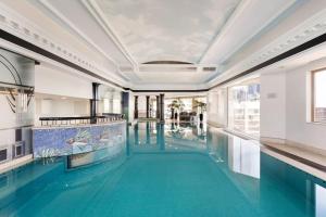 At Home with Sydney Harbour Bridge and Opera House