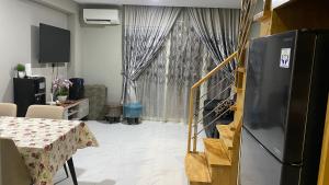 Apartemen 69m 2 Kamar Tidur dan 2 Kamar Mandi Pemandangan Kota