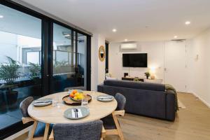 Abbotsford Abode With Pool Parking & Gym