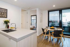 Abbotsford Abode With Pool Parking & Gym