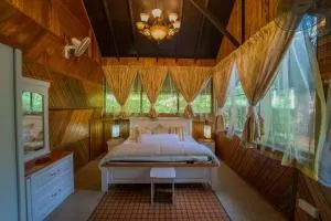 Escape to Nature Cozy Terrace Room by the River - Kampong Ulu Dong