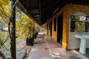 Escape to Nature Cozy Terrace Room by the River